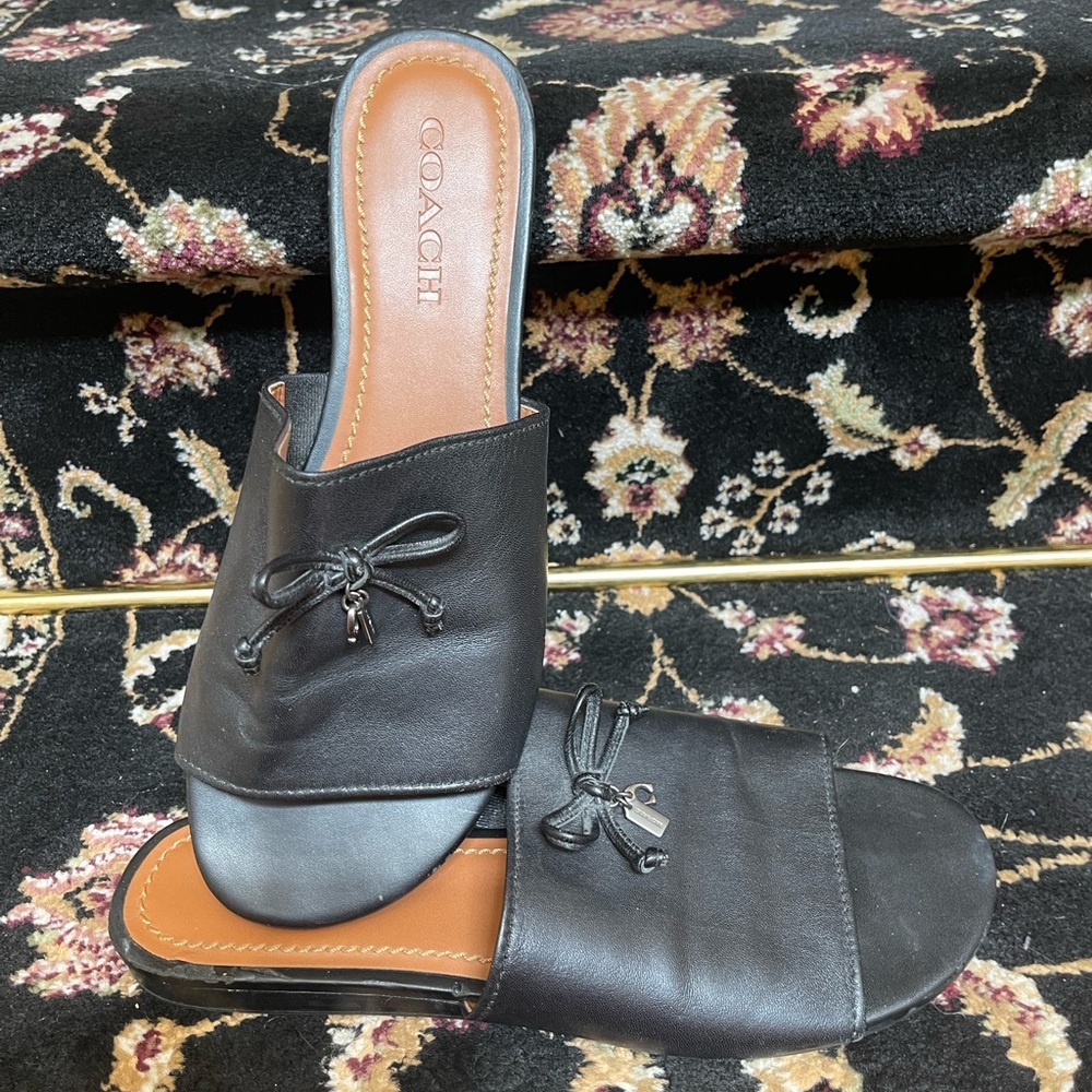 Woman’s COACH 9.5 LEATHER Black Tassel Slide Sandal Slip On - Picture 4 of 16
